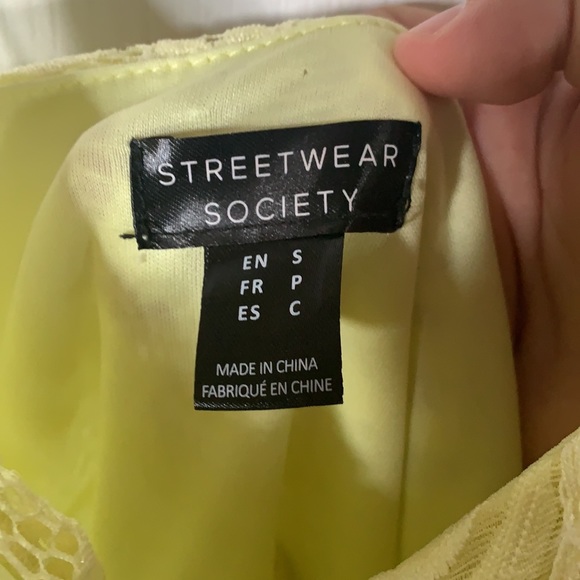 Lace yellow dress - Picture 3 of 4